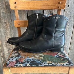 Frye womens 9 1/2 B leather Black zippered cowboy boots